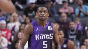 Read more about the article De’Aaron Fox reportedly not asking Kings for trade, but will he sign extension to stay?