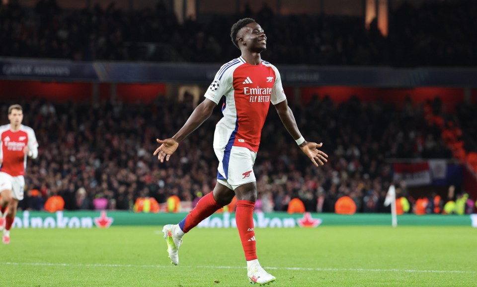 You are currently viewing Bukayo Saka reveals he has Thierry Henry and Cristiano Ronaldo shirts in his house alongside childhood side