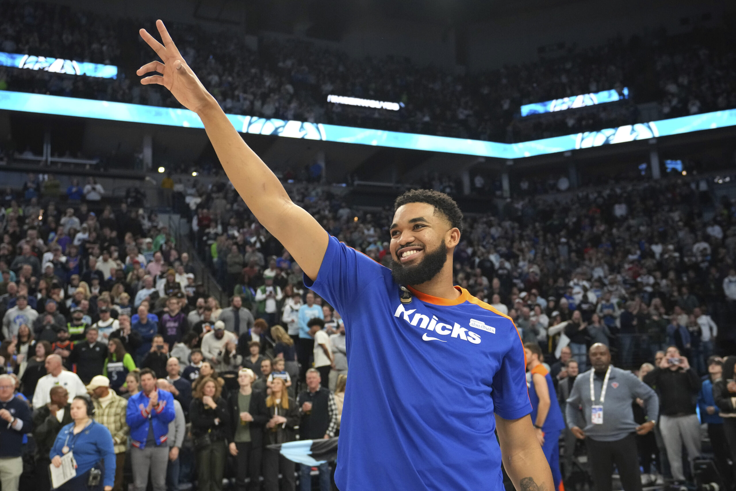 You are currently viewing Knicks’ Karl-Anthony Towns receives standing ovation in return to Minnesota