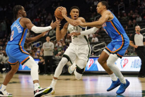 Read more about the article Bucks vs. Thunder NBA Cup score, live updates: Giannis Antetokounmpo, Shai Gilgeous-Alexander vie for NBA’s midseason crown