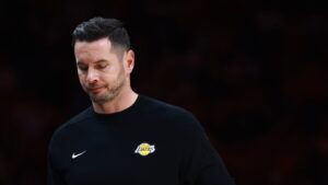 Read more about the article J.J. Redick ’embarrassed’ after 41-point loss to Heat, but Lakers issues mostly about roster