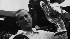 Read more about the article Australian tennis legend Fraser dies at 91