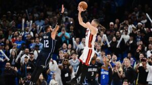 Read more about the article Watch Tyler Herro drain game-winner, lift Heat past Magic in 89-88 defensive matchup