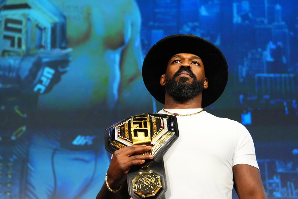 You are currently viewing ‘It’s falling in my hands’ – Jon Jones reveals whopping six-figure price tag he’s been paid to ‘party for half an hour’