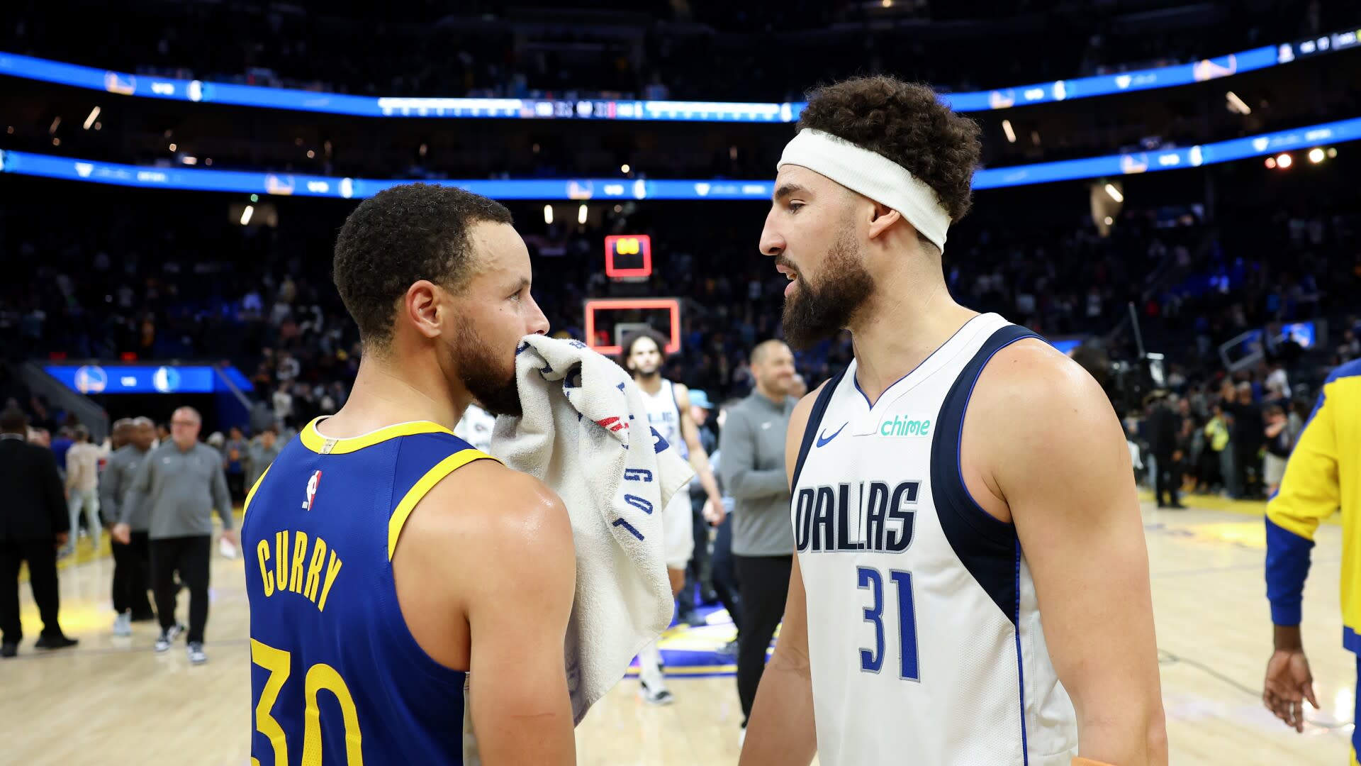 You are currently viewing Watch Warriors, Mavericks set new record for most made 3-pointers in a game with 48