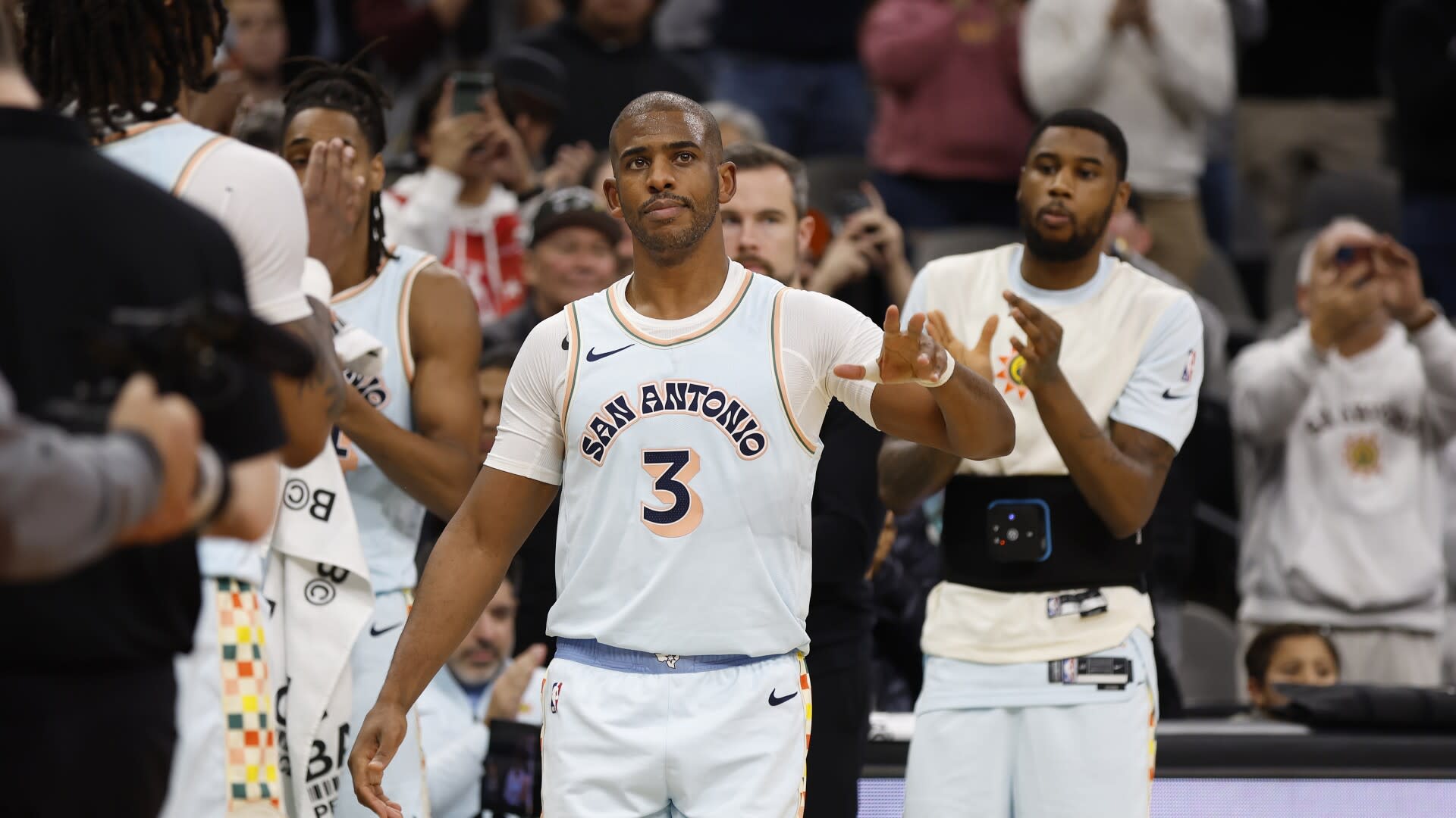 You are currently viewing Chris Paul on retiring: ‘Maybe a year or two. I’m still trying to feel it out.’