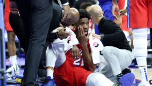 Read more about the article Joel Embiid leaves game, will not return after inadvertent blow to face