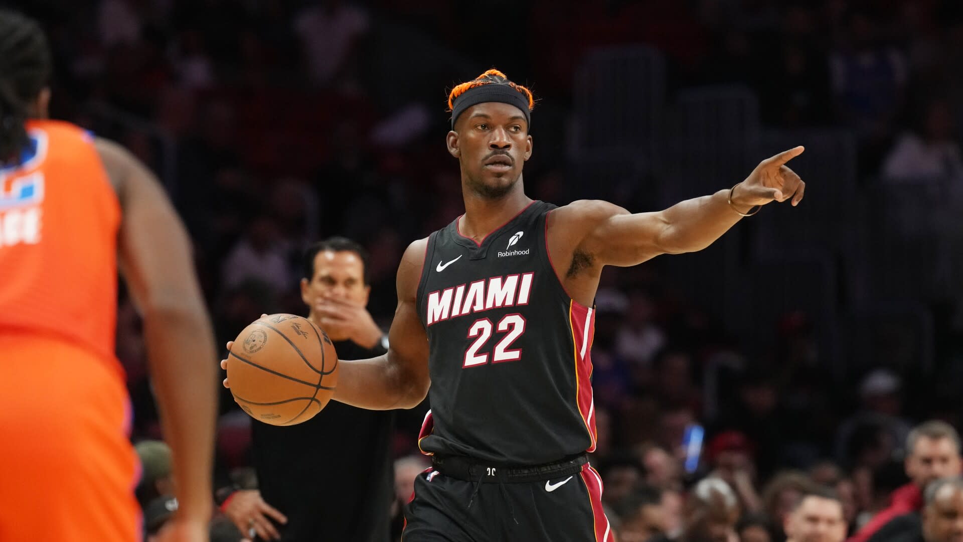 You are currently viewing Report: Jimmy Butler ‘prefers’ a trade out of Miami at deadline; Suns, Warriors top his wish list