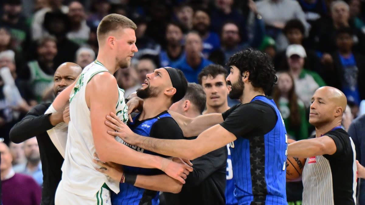 You are currently viewing WATCH: Porzingis gets into it with Suggs, Bitadze in C’s-Magic