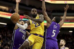 Read more about the article LeBron James achieves another NBA record in Lakers’ win over Kings