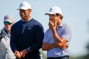 Read more about the article Tiger Woods and son Charlie are eerily in sync after sinking a putt at PNC Championship