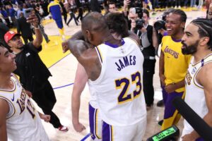 Read more about the article Austin Reaves helps deliver Lakers to thrilling Christmas win over Warriors