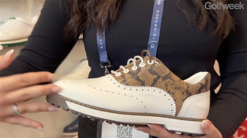 You are currently viewing Golf merchandise spotlight: Duca del Cosmo focusing on lightweight shoes, new prints this season