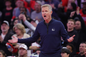 Read more about the article Despite Steve Kerr’s objections, NBA says foul call in final seconds of Warriors’ loss to Rockets was correct