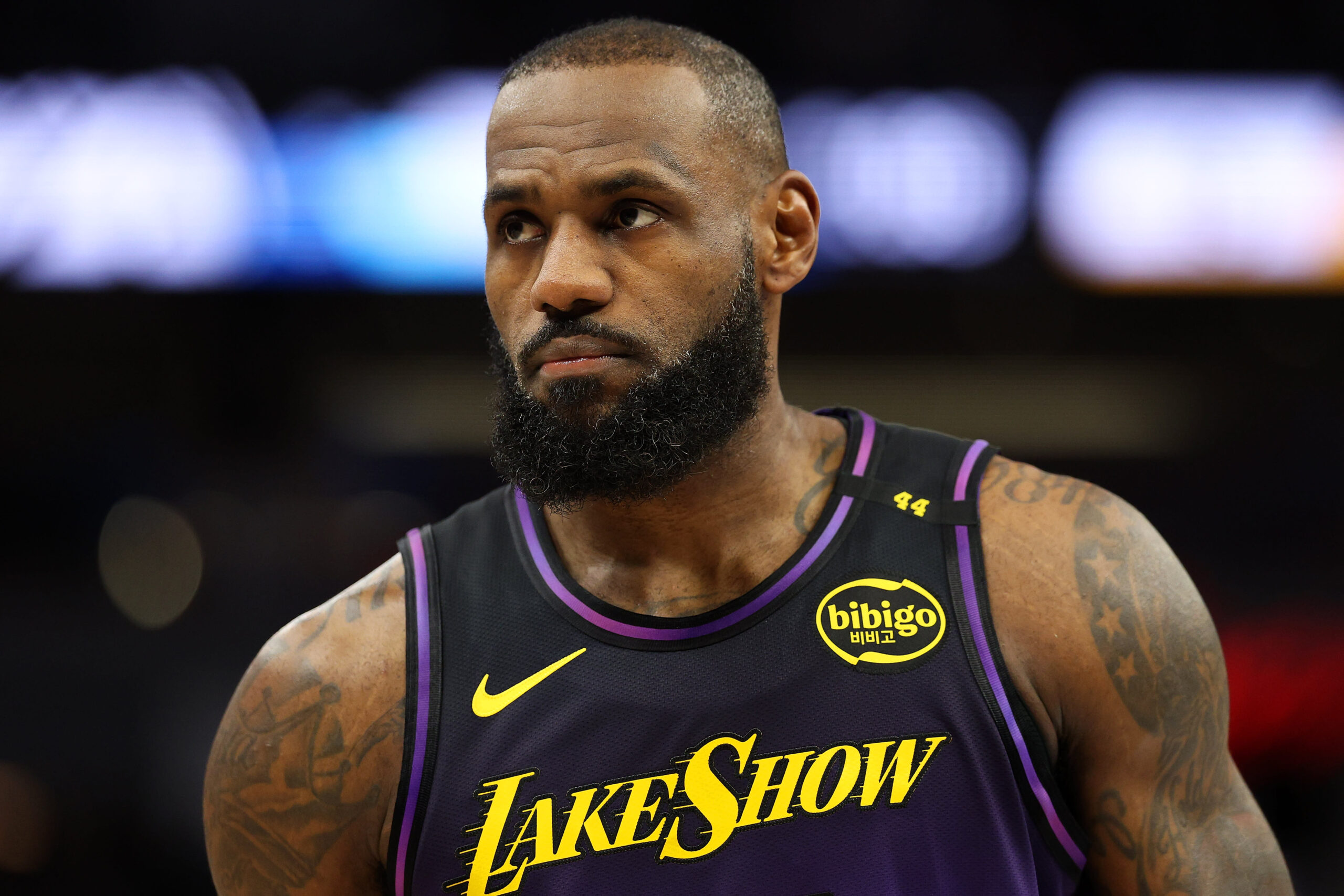 You are currently viewing LeBron James scores season-low 10 points in Lakers’ 109–80 blowout loss to Timberwolves