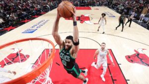 Read more about the article Watch Jayson Tatum join Larry Bird as only Celtics with 40+ point triple-doubles