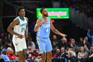 Read more about the article Evan Mobley scores career-high 41 points, helping Cavs maintain NBA’s best record with win over Hornets