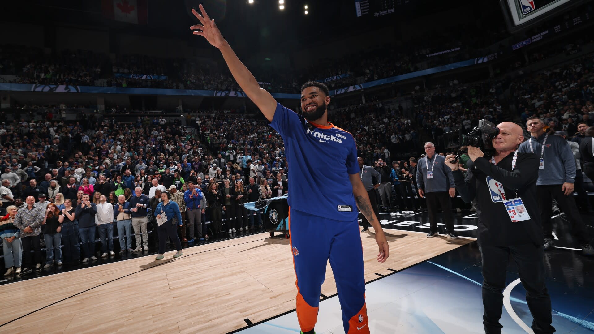 You are currently viewing Watch Karl-Anthony Towns tribute video, standing ovation in his return to Minnesota