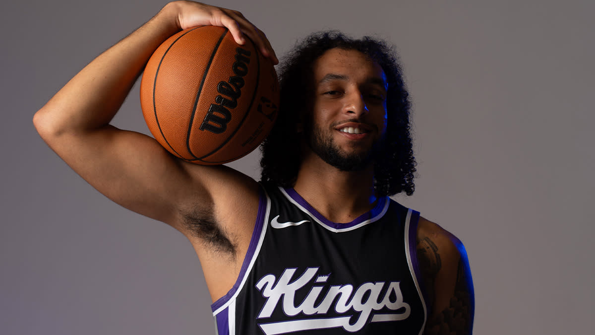 You are currently viewing Brown encourages Kings rookie Carter to have ‘fun’ after being cleared