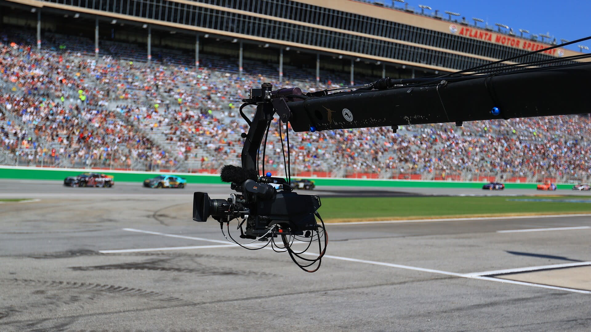 You are currently viewing NASCAR President Steve Phelps vows that fans will know where to watch Cup races in 2025