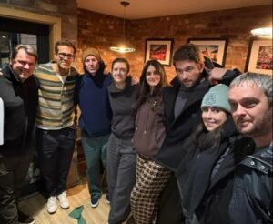 Read more about the article Ryan Reynolds makes surprise visit to Wrexham pub and brings Hollywood superstar with him