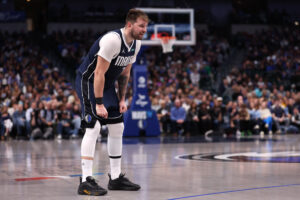 Read more about the article Mavericks star Luka Dončić leaves Christmas game vs. Timberwolves early with calf injury