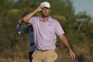 Read more about the article Scottie Scheffler goes on a run of birdies in the Bahamas and leads by 2