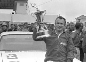 Read more about the article Fred Lorenzen, a NASCAR Hall of Famer and the 1965 Daytona champion, dies at 89