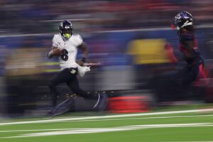 Read more about the article Lamar Jackson hints at another gear as MVP history comes into view with Michael Vick tribute