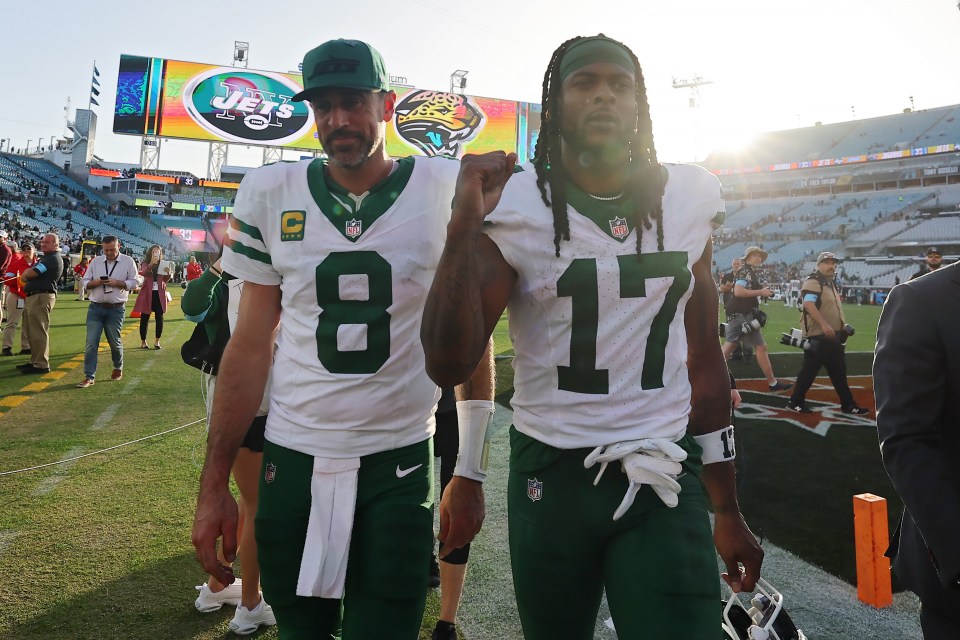 You are currently viewing Aaron Rodgers closes in on New York Jets history but wide receiver row leaves team with a huge call to make