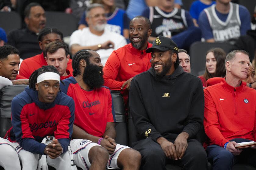 You are currently viewing Kawhi Leonard competes in full-contact Clippers practice, inches toward playing