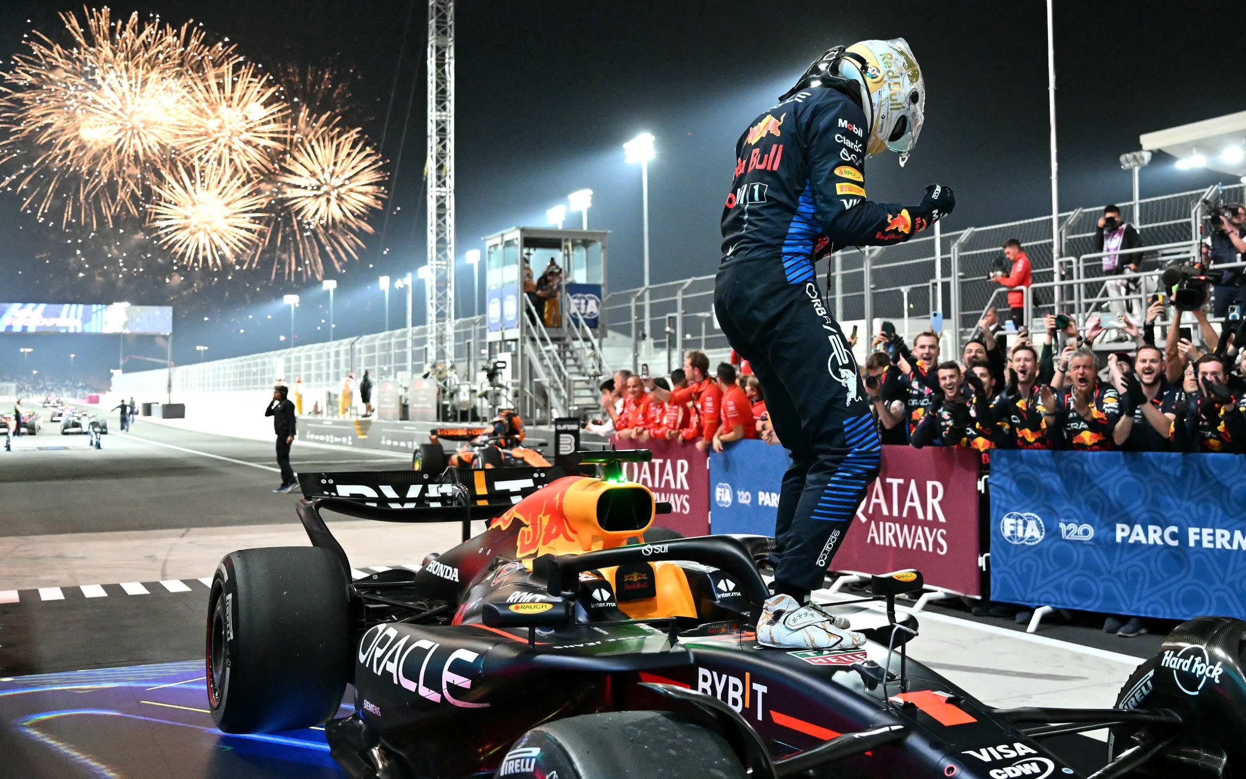 You are currently viewing Verstappen wins Qatar GP as Norris penalty hits McLaren championship hopes