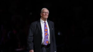 Read more about the article Dick Van Arsdale, 3-time All-Star and a member of the original Phoenix Suns in 1968, dies at 81