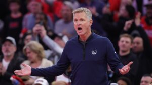 Read more about the article Steve Kerr rants at officials after loss, Curry admits late-game scoring issues make Warriors ‘mediocre’