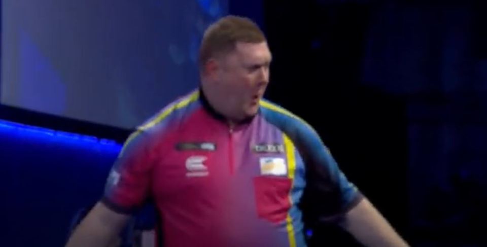 You are currently viewing Darts star who once hit rapid 180 pulled out Cristiano Ronaldo celebration on stage