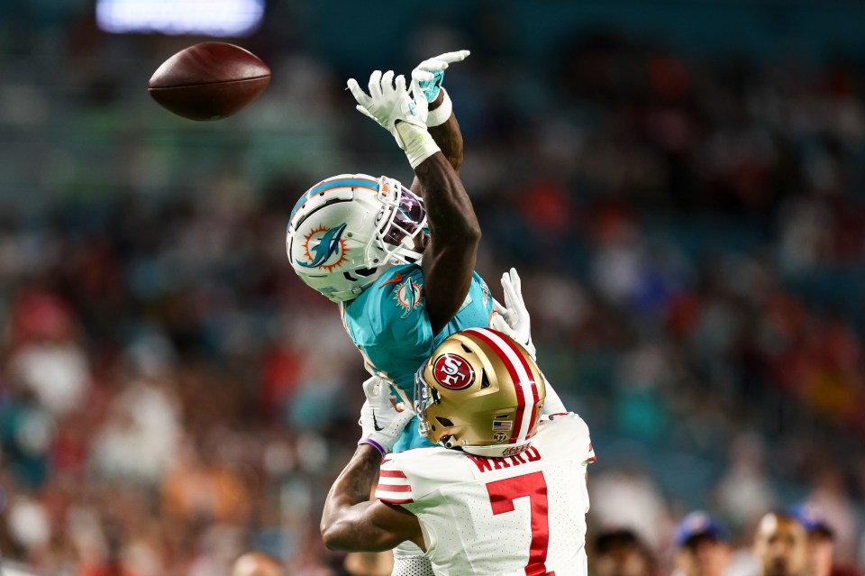 You are currently viewing ‘Blame myself’ – Dolphins star Tyreek Hill shares reason for dropped passes amid least-productive season since 2019