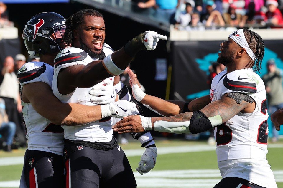 You are currently viewing ‘You don’t do that’ – Michael Strahan rips into Azeez Al-Shaair for ugly hit on Trevor Lawrence as linebacker breaks silence