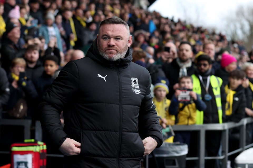 You are currently viewing Wayne Rooney admits his job is under threat as Plymouth fans join ‘sacked in the morning’ chants