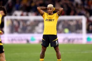 Read more about the article ‘Embarrassment’ – Wolves captain Mario Lemina scraps with own staff after throwing Jarrod Bowen to floor