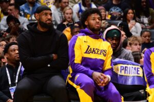 Read more about the article Anthony Davis gives Bronny James brutal rookie treatment after dad LeBron’s hilarious prank