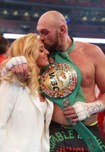 Read more about the article Who is Tyson Fury’s wife, Paris? Gypsy King hasn’t spoken to family in three months ahead of Oleksandr Usyk rematch