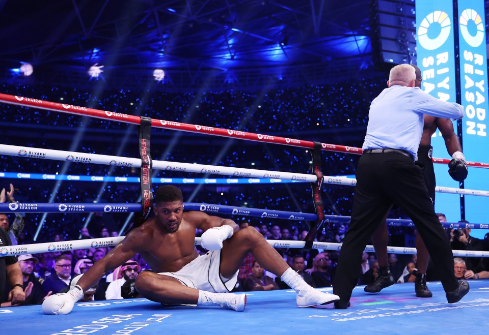 You are currently viewing Anthony Joshua appears twice on top five boxing KOs of 2024 but Jake Paul prospect scoops gong with face-plant finish