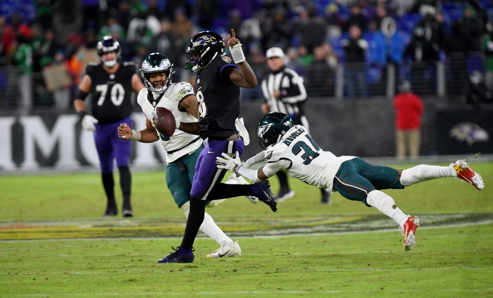 You are currently viewing ‘She’s right’ – Lamar Jackson’s mom cusses him out on Baltimore Ravens defeat that blurs NFL playoff picture