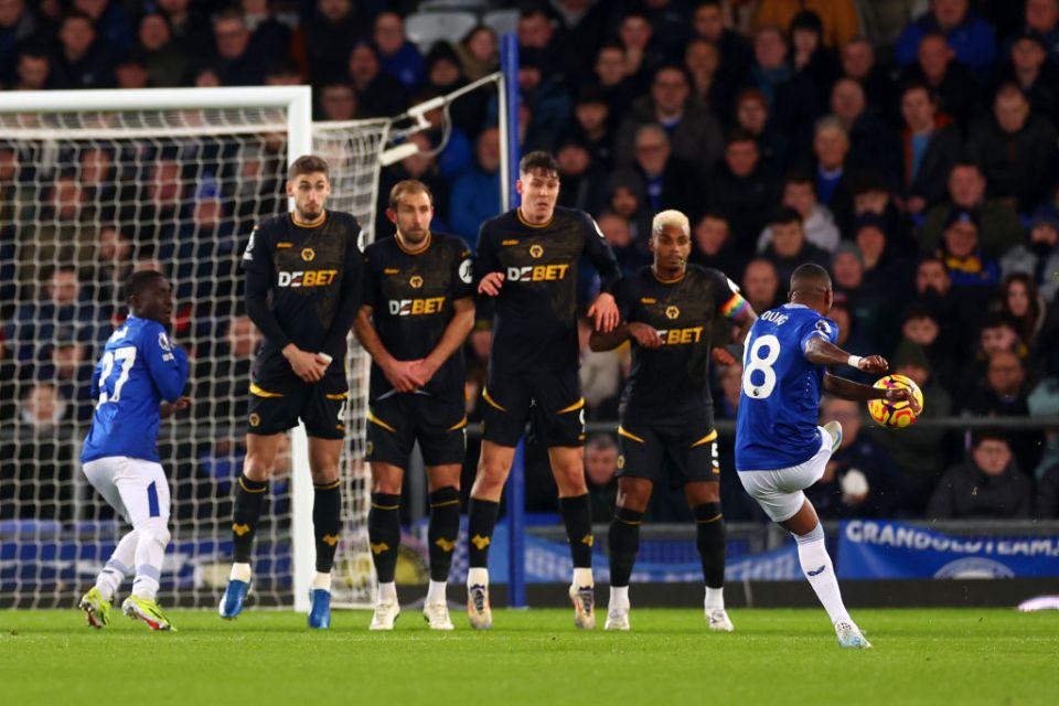 You are currently viewing Everton star Ashley Young breaks Premier League record that stood for 24 years