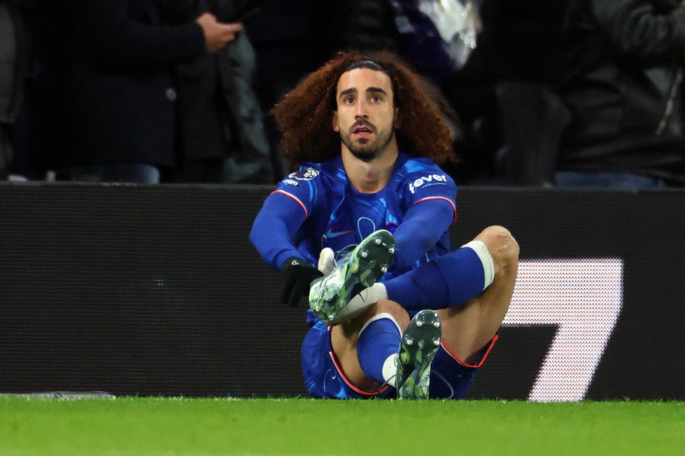 You are currently viewing ‘Schoolboy stuff’ – Marc Cucurella changes boots after nightmare start at Spurs as Jamie Carragher labels Chelsea star ’embarrassing’