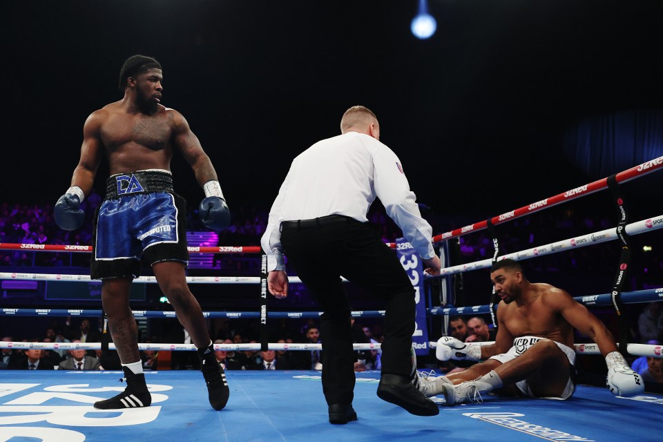 You are currently viewing Anthony Joshua and Tyson Fury’s sparring partner scores 90-second ‘KO of the Year’ contender leaving rival splattered on ropes