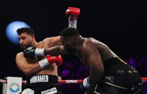 Read more about the article Former two-weight world champion folds rival in half with sickening two minute KO on heavyweight debut