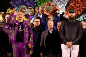 Read more about the article Tyson Fury weighs in over a stone heavier and holds FOUR STONE weight advantage in Oleksandr Usyk rematch