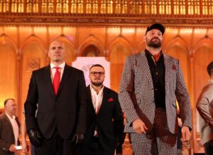 Read more about the article Oleksandr Usyk’s shock career plan after Tyson Fury rematch revealed as heavyweight king plots to leave division