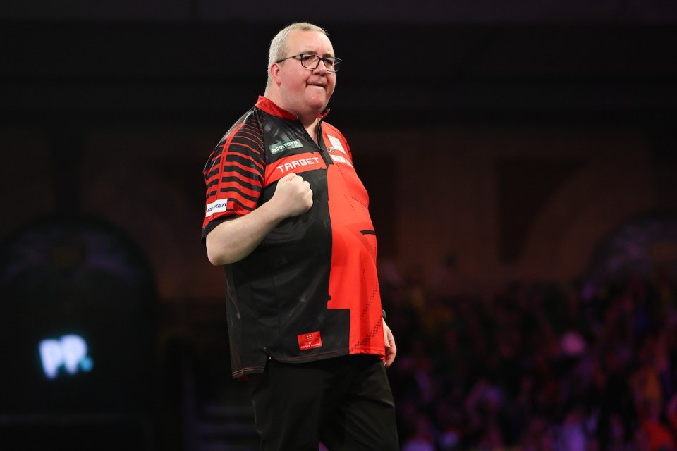 You are currently viewing Ally Pally rejoices as Stephen Bunting blitzes rival in World Darts Championship